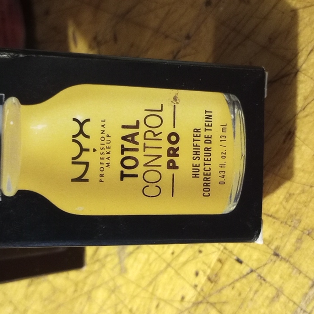 NYX total control pro hue shifter